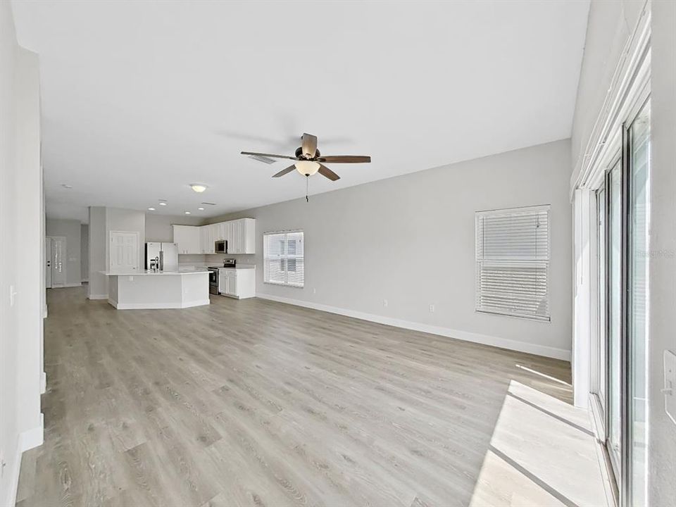 For Sale: $349,000 (4 beds, 2 baths, 1938 Square Feet)