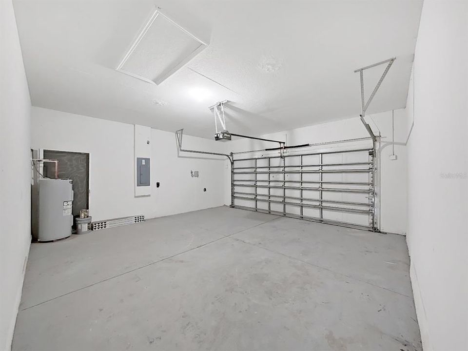 For Sale: $349,000 (4 beds, 2 baths, 1938 Square Feet)