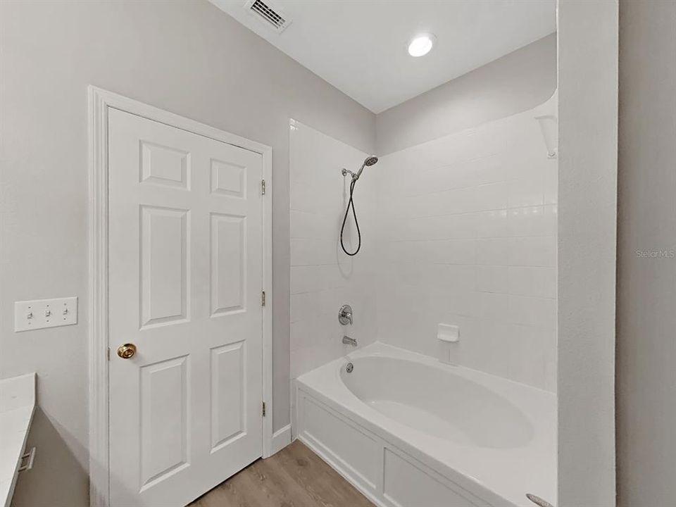 For Sale: $349,000 (4 beds, 2 baths, 1938 Square Feet)