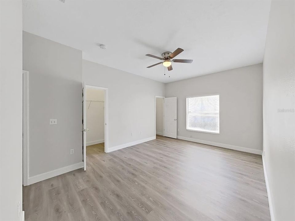 For Sale: $349,000 (4 beds, 2 baths, 1938 Square Feet)
