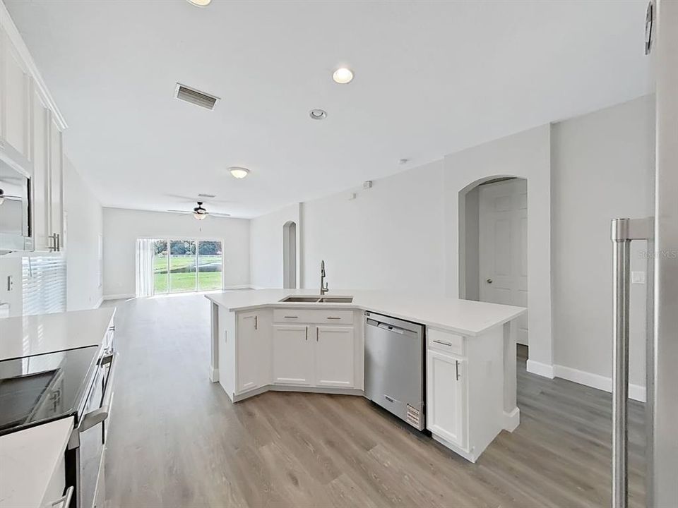 For Sale: $349,000 (4 beds, 2 baths, 1938 Square Feet)