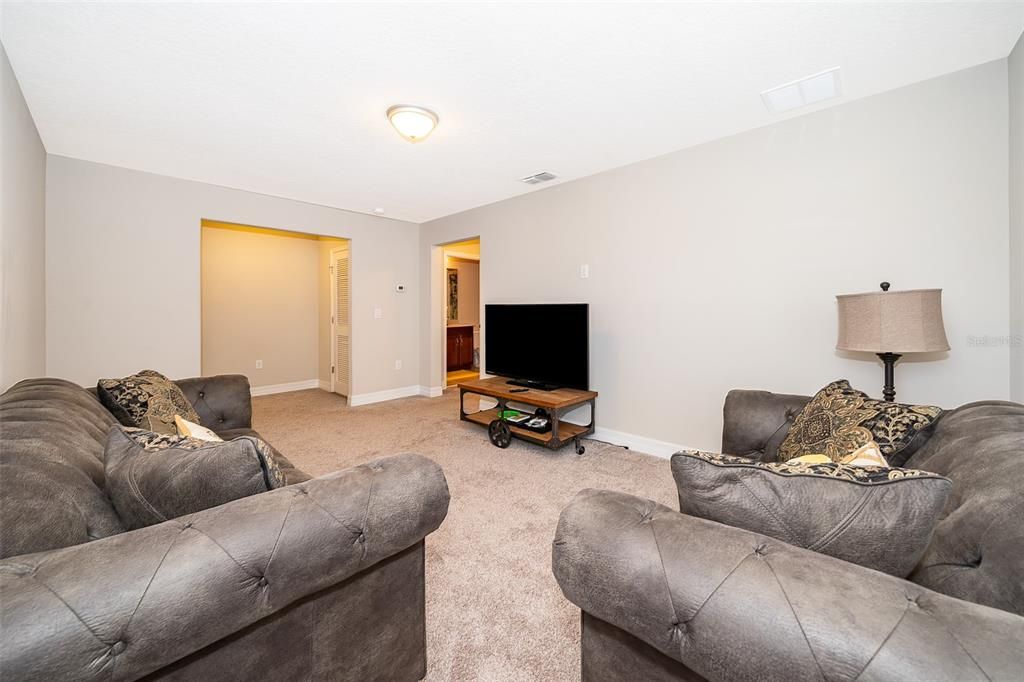 For Rent: $3,500 (5 beds, 4 baths, 2937 Square Feet)