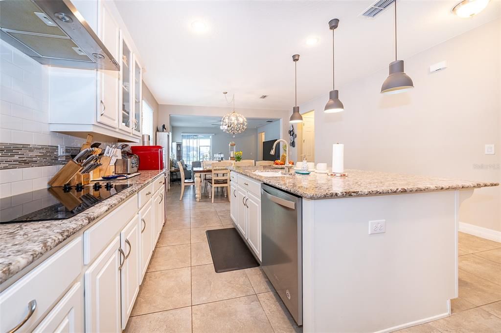 For Rent: $3,500 (5 beds, 4 baths, 2937 Square Feet)