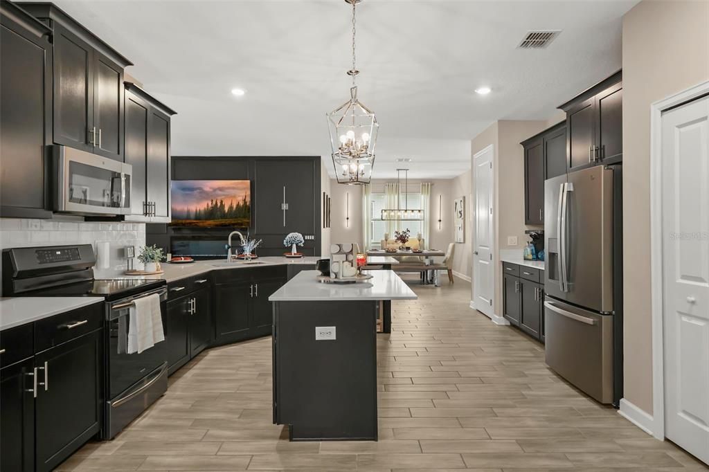 For Sale: $450,000 (4 beds, 3 baths, 2322 Square Feet)