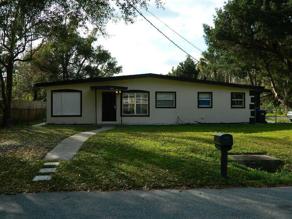 For Rent: $1,900 (3 beds, 2 baths, 1398 Square Feet)