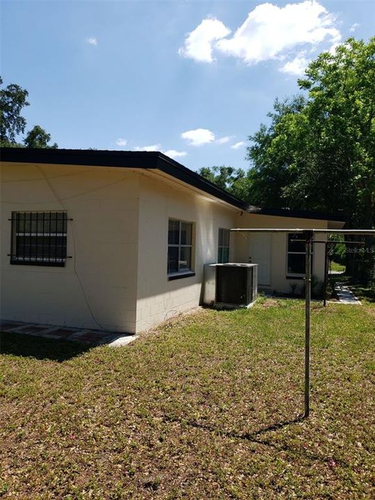 For Rent: $1,900 (3 beds, 2 baths, 1398 Square Feet)
