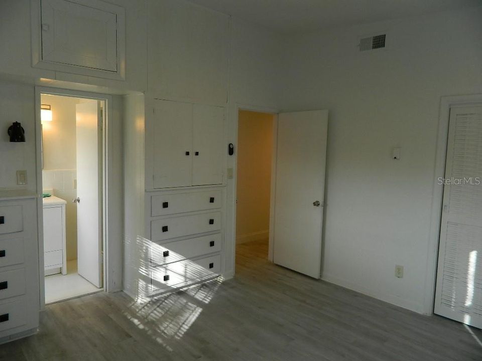 For Rent: $1,900 (3 beds, 2 baths, 1398 Square Feet)