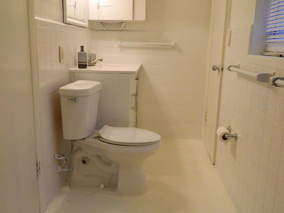 For Rent: $1,900 (3 beds, 2 baths, 1398 Square Feet)