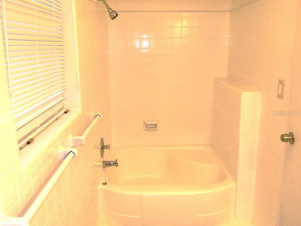 For Rent: $1,900 (3 beds, 2 baths, 1398 Square Feet)