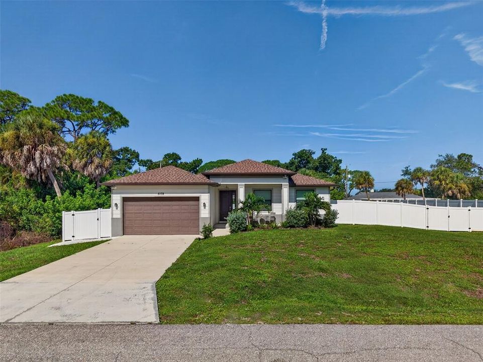 For Sale: $449,900 (3 beds, 2 baths, 1517 Square Feet)