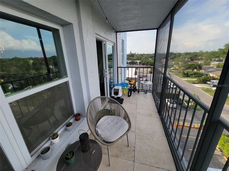 For Rent: $1,700 (2 beds, 2 baths, 940 Square Feet)