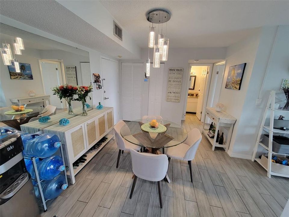 For Rent: $1,700 (2 beds, 2 baths, 940 Square Feet)