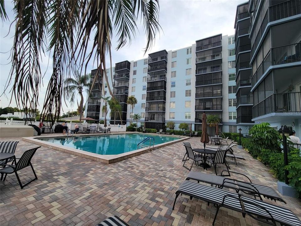 For Rent: $1,700 (2 beds, 2 baths, 940 Square Feet)