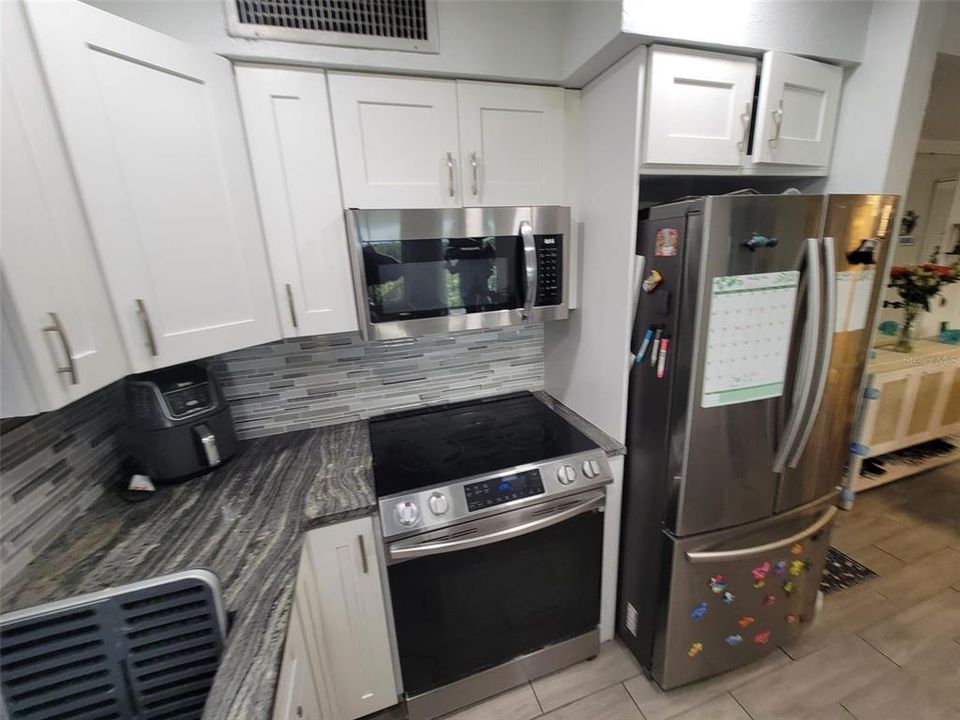 For Rent: $1,700 (2 beds, 2 baths, 940 Square Feet)