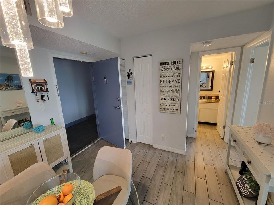 For Rent: $1,700 (2 beds, 2 baths, 940 Square Feet)