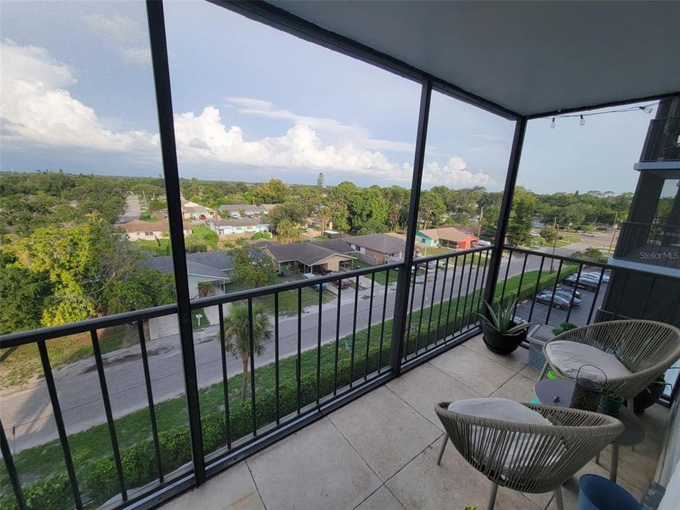 For Rent: $1,700 (2 beds, 2 baths, 940 Square Feet)