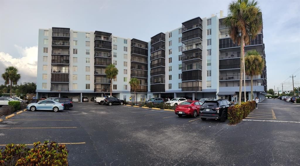 For Rent: $1,700 (2 beds, 2 baths, 940 Square Feet)