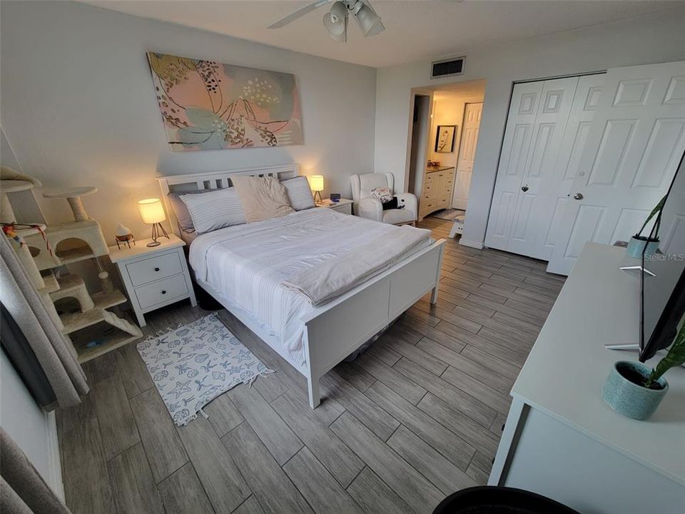 For Rent: $1,700 (2 beds, 2 baths, 940 Square Feet)