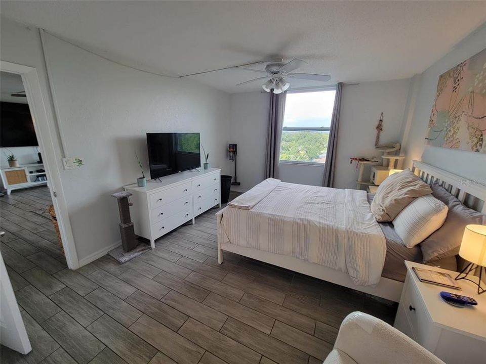 For Rent: $1,700 (2 beds, 2 baths, 940 Square Feet)