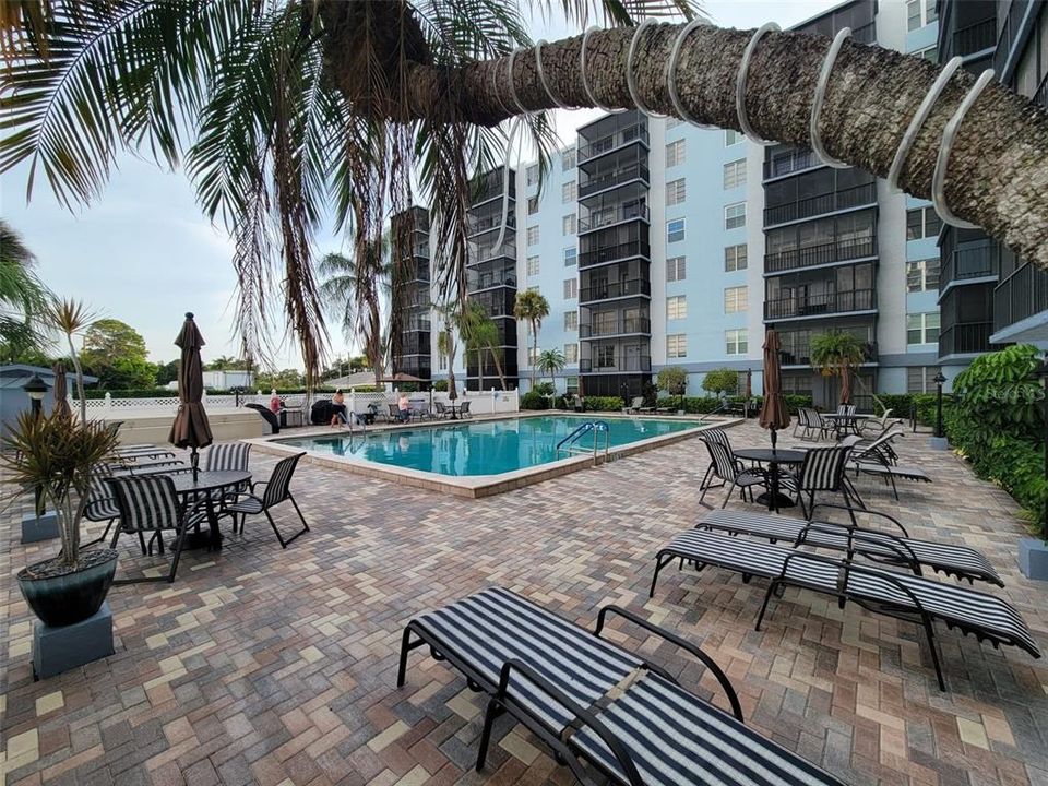 For Rent: $1,700 (2 beds, 2 baths, 940 Square Feet)