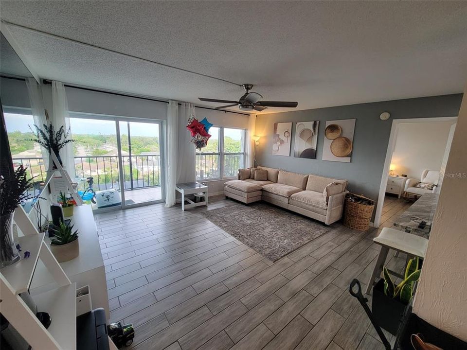 For Rent: $1,700 (2 beds, 2 baths, 940 Square Feet)
