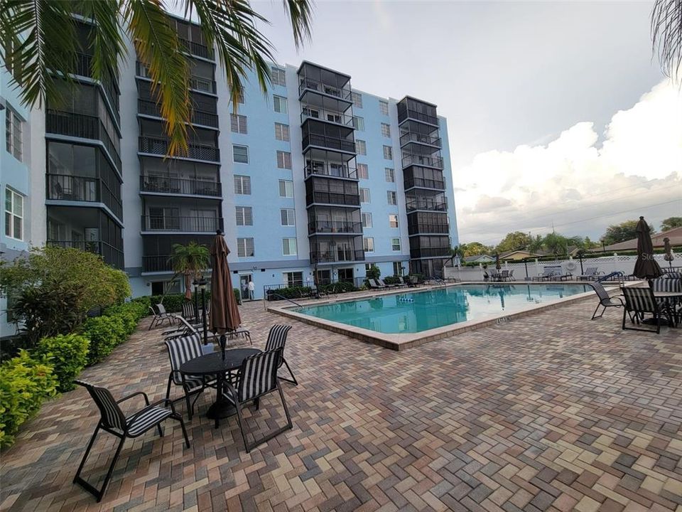 For Rent: $1,700 (2 beds, 2 baths, 940 Square Feet)