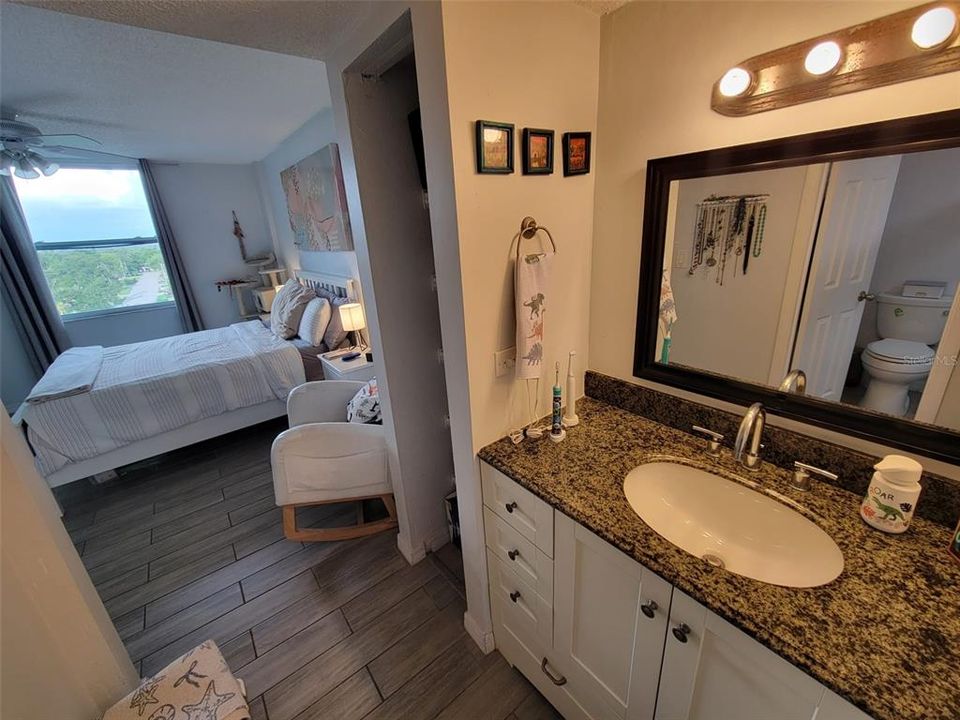 For Rent: $1,700 (2 beds, 2 baths, 940 Square Feet)