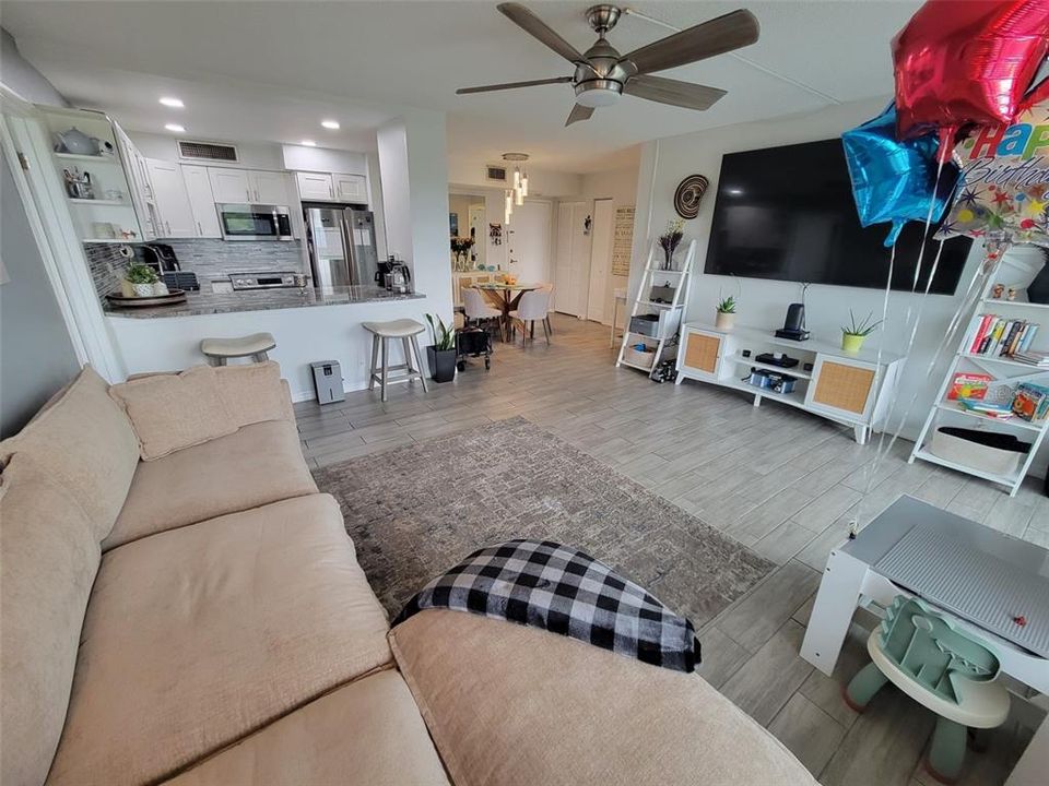 For Rent: $1,700 (2 beds, 2 baths, 940 Square Feet)