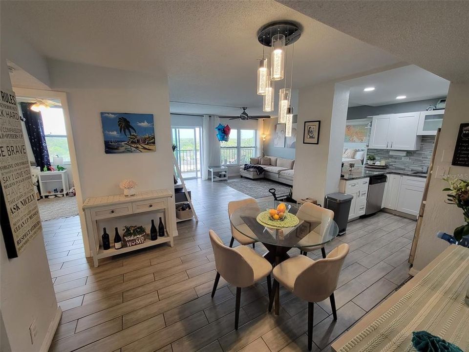 For Rent: $1,700 (2 beds, 2 baths, 940 Square Feet)