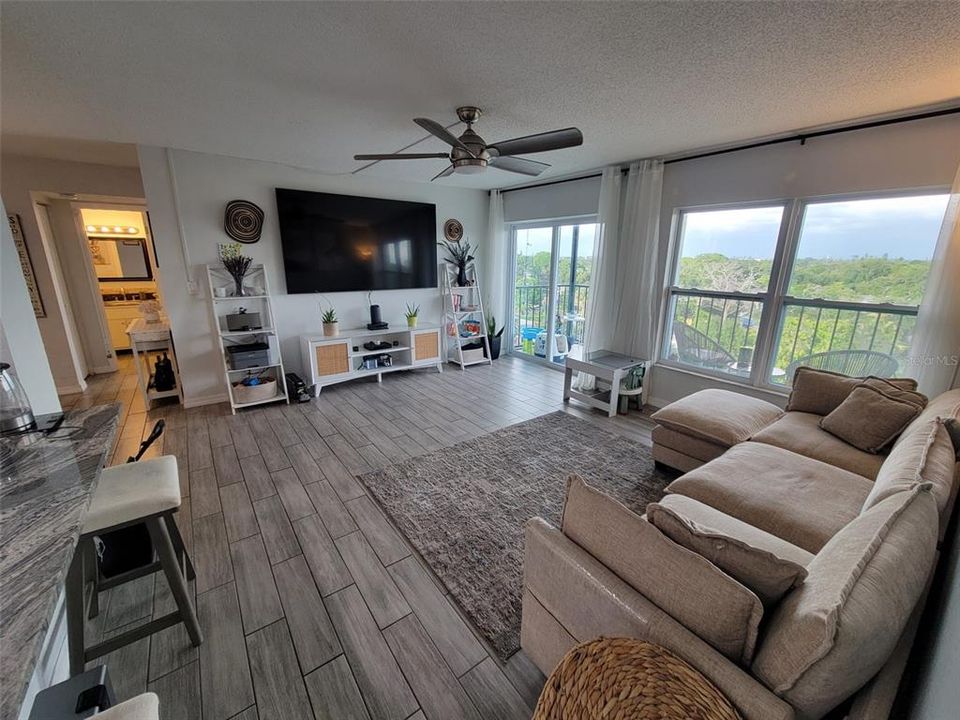 For Rent: $1,700 (2 beds, 2 baths, 940 Square Feet)