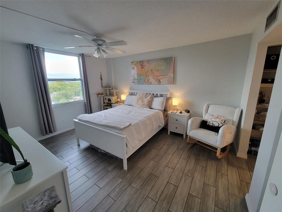 For Rent: $1,700 (2 beds, 2 baths, 940 Square Feet)