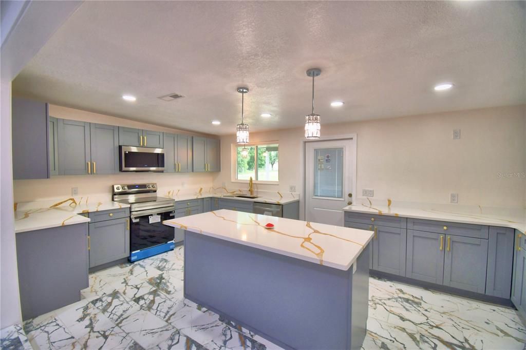 For Sale: $580,000 (3 beds, 2 baths, 2024 Square Feet)