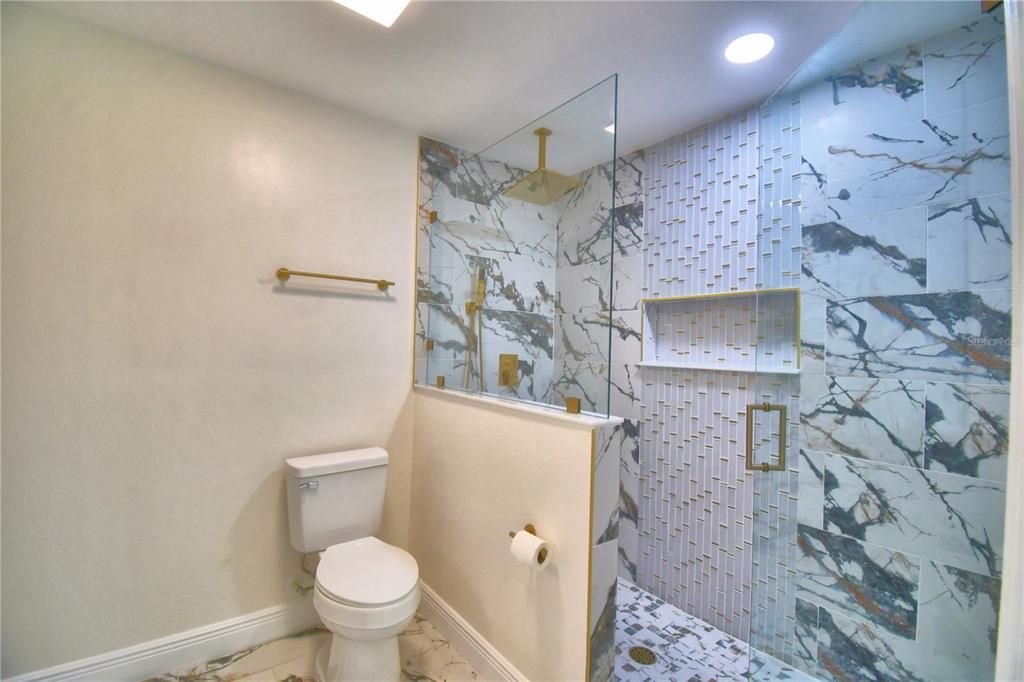 For Sale: $580,000 (3 beds, 2 baths, 2024 Square Feet)