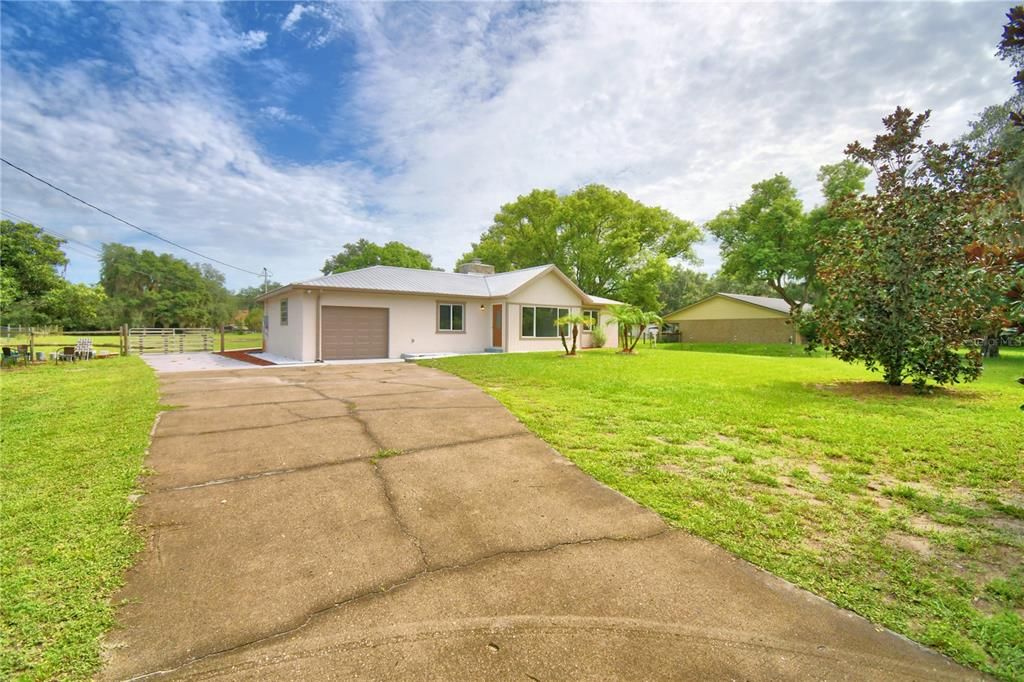 For Sale: $580,000 (3 beds, 2 baths, 2024 Square Feet)