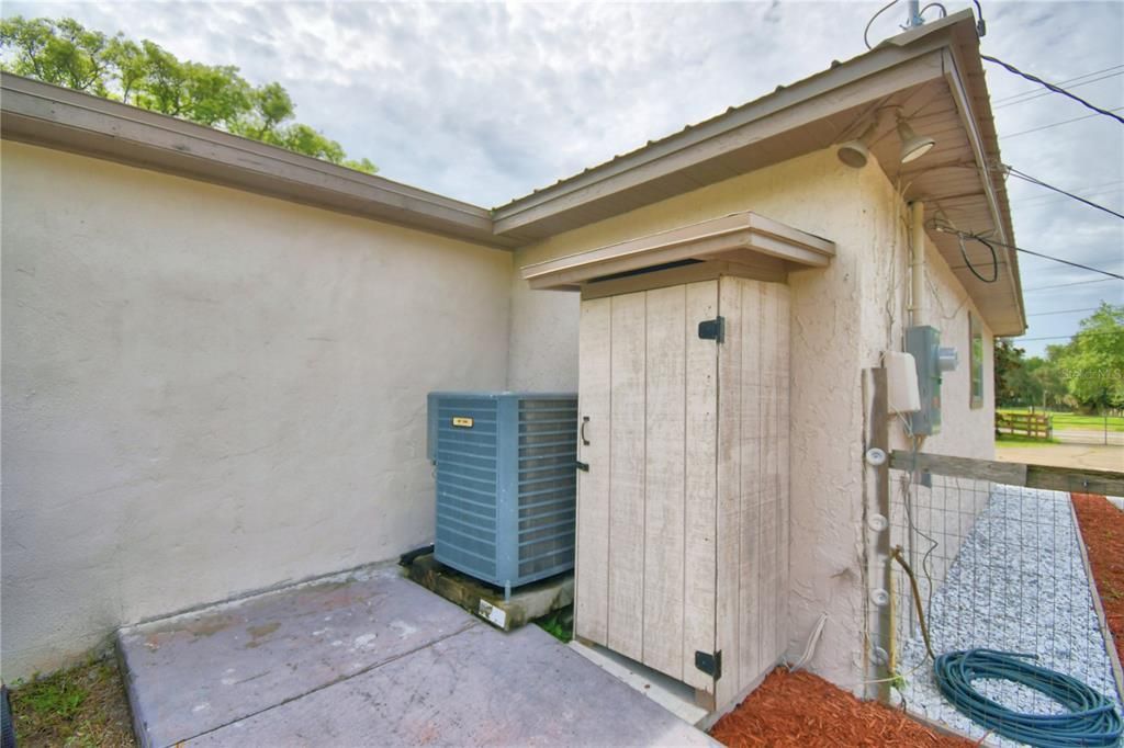For Sale: $580,000 (3 beds, 2 baths, 2024 Square Feet)