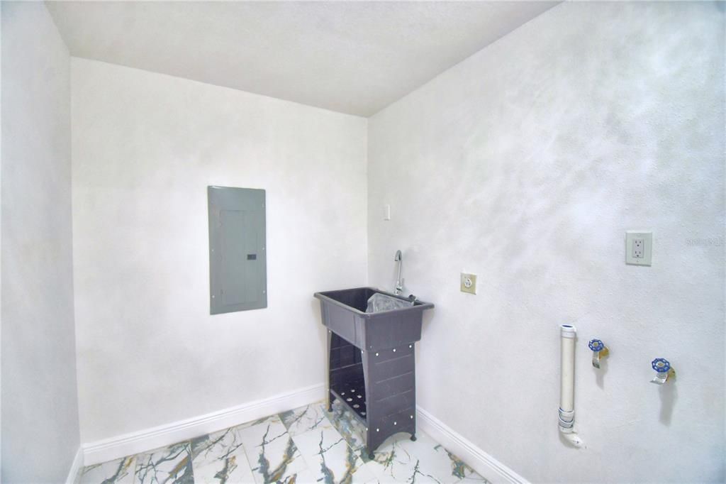 For Sale: $580,000 (3 beds, 2 baths, 2024 Square Feet)