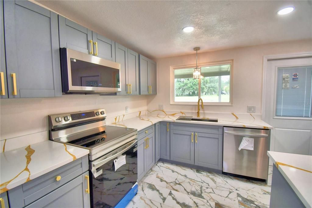 For Sale: $580,000 (3 beds, 2 baths, 2024 Square Feet)