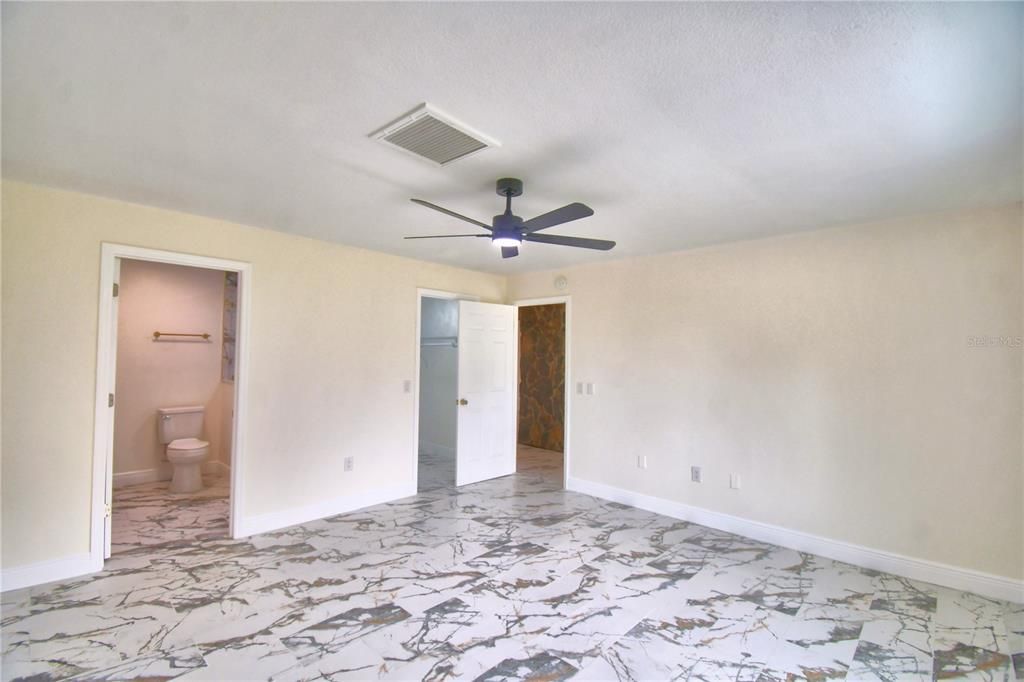 For Sale: $580,000 (3 beds, 2 baths, 2024 Square Feet)