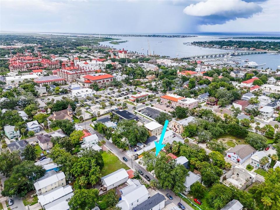 На продажу: $499,900 (2 спален, 1 ванн, 720 Квадратных фут)