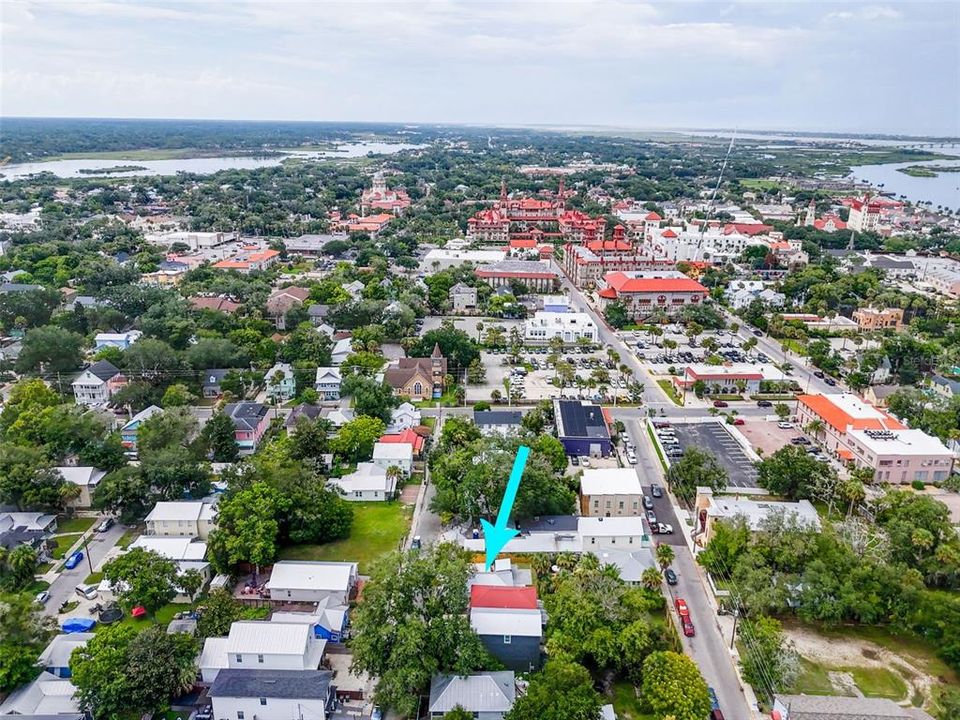 На продажу: $499,900 (2 спален, 1 ванн, 720 Квадратных фут)