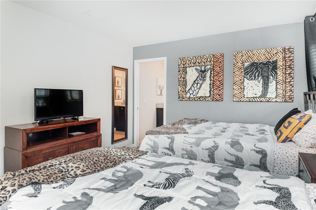 For Sale: $695,000 (8 beds, 6 baths, 4041 Square Feet)