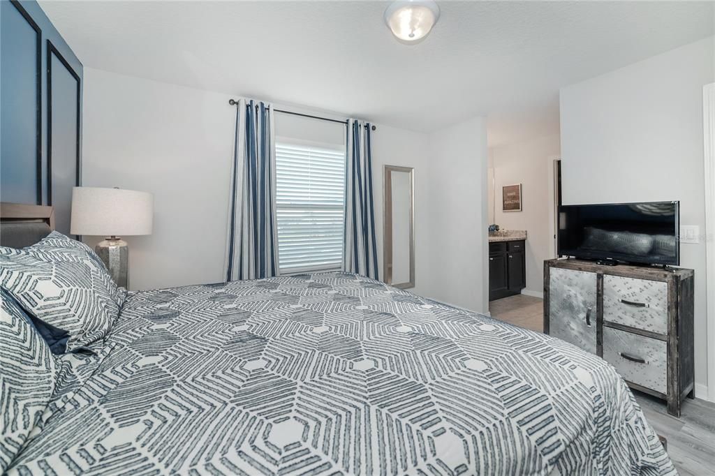 For Sale: $695,000 (8 beds, 6 baths, 4041 Square Feet)