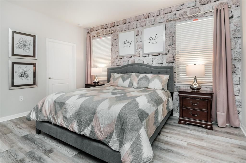 For Sale: $695,000 (8 beds, 6 baths, 4041 Square Feet)