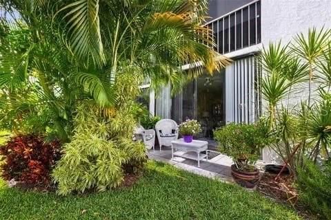 На продажу: $275,000 (2 спален, 2 ванн, 1019 Квадратных фут)