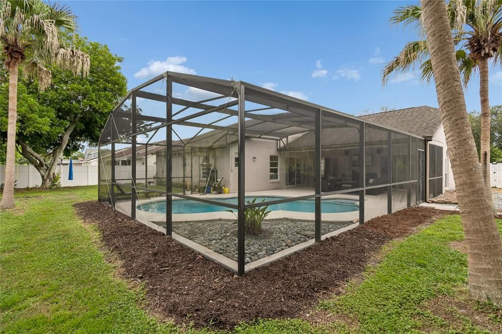 Activo con contrato: $525,000 (4 camas, 2 baños, 2052 Pies cuadrados)