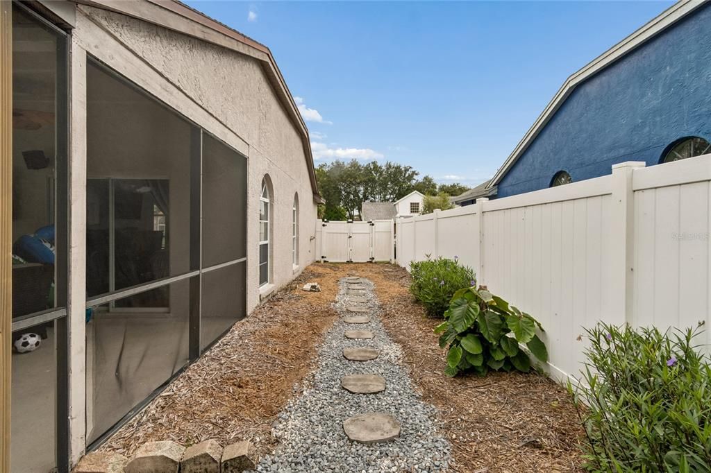 Activo con contrato: $525,000 (4 camas, 2 baños, 2052 Pies cuadrados)