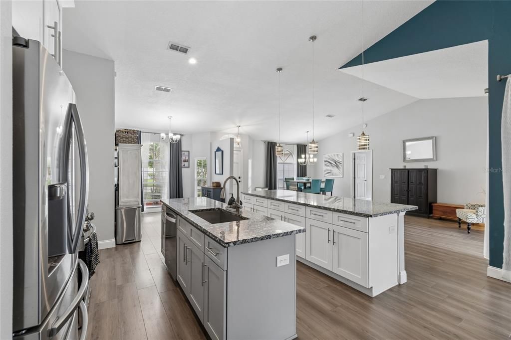 Activo con contrato: $525,000 (4 camas, 2 baños, 2052 Pies cuadrados)