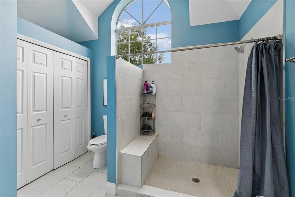 Activo con contrato: $525,000 (4 camas, 2 baños, 2052 Pies cuadrados)
