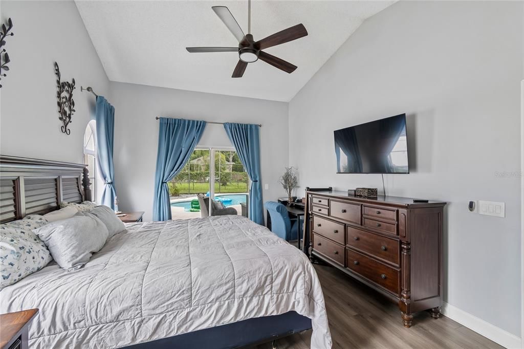 Activo con contrato: $525,000 (4 camas, 2 baños, 2052 Pies cuadrados)