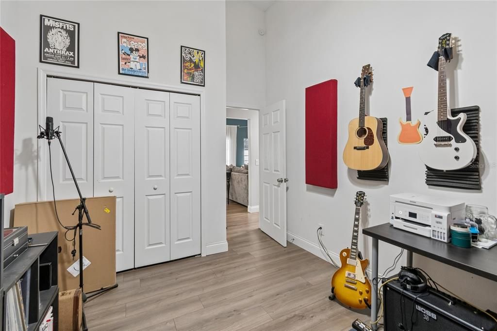 Activo con contrato: $525,000 (4 camas, 2 baños, 2052 Pies cuadrados)